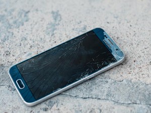 使わなくなったケータイをくれた父。保存されていた画像で私は察した