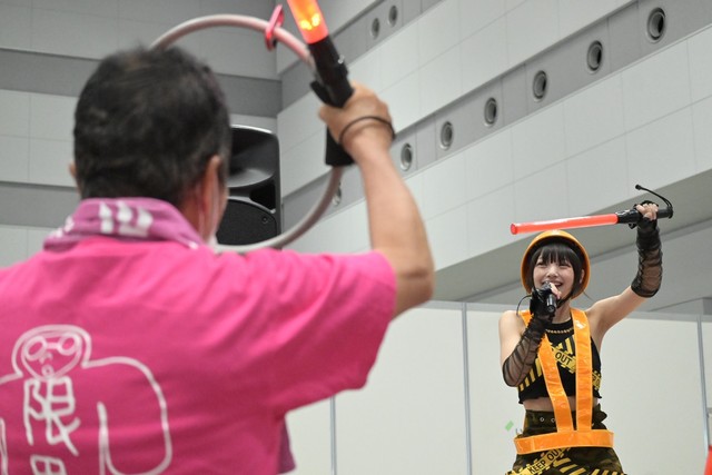 松山さんとHIDEさんのライブ中の一幕／松山あおいさん（@aoi_15candy）提供