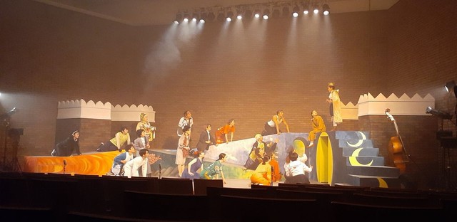 舞台公演「世界でいちばんやかましい音」の1シーン…3月26日午前に行われたゲネプロ（本番と同じ通し稽古）より撮影