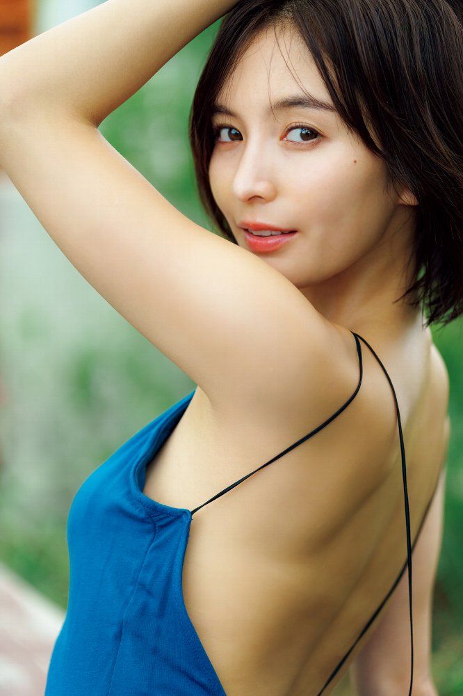 ほのか 元CanCamモデル「4年ぶりのグラビア」変わらぬスラリ＆磨かれた“オトナ
