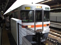名古屋駅に停車する「特別快速米原行き」