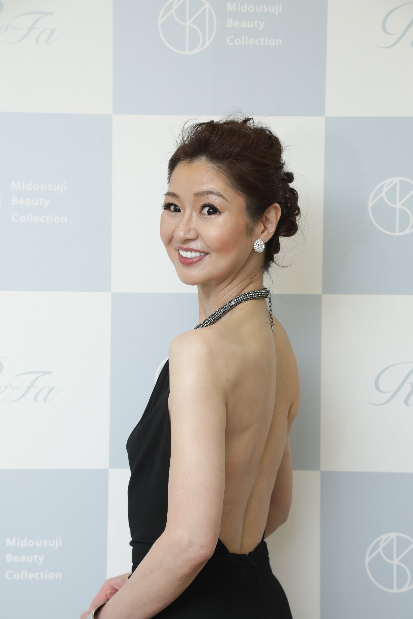 「かつみ♥さゆり」さゆり大変身！背中全開ドレス 超スタイルに会場どよめく 「勝手に来た」かつみも絶賛(画像6)｜よろず〜ニュース