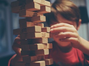 ジェンガのように傾く気持ちを壊すのが怖くて、そっと積み木を重ね、彼に委ねた