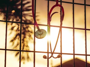 何のために頑張っているのだろう。親に反抗できず医者になった私の今