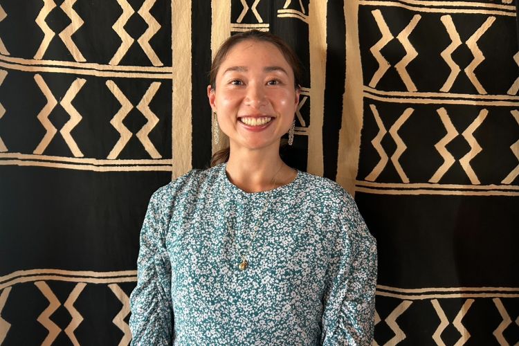 東京外国語大学アジア・アフリカ言語文化研究所のジュニア・フェローで、宗教学とペルシア文学を研究する村山木乃実さん＝2026年4月、東京都中野区