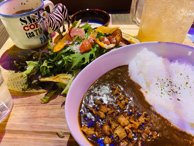 SAFARI特製カレー（800円）には……模様が個性的なシマウマが
