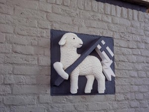 羊のぬいぐるみを見て思い出す、いつもは無表情の曽祖父が見せた笑顔