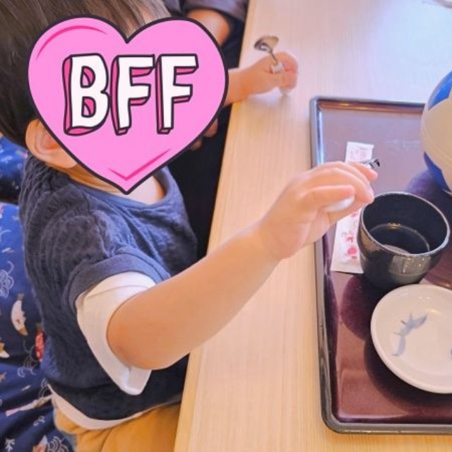 ごはんを食べる息子さん（画像提供：冬晴るる 2y7mさん）