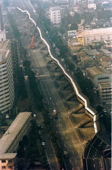 阪神・淡路大震災 発生直後の写真集】甚大な被害、懸命の救援活動