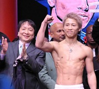 井上尚弥（左）と大橋秀行会長