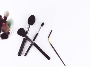 コロナ禍で「すっぴん出社」を始めた私は、メイクする目的に気づいた