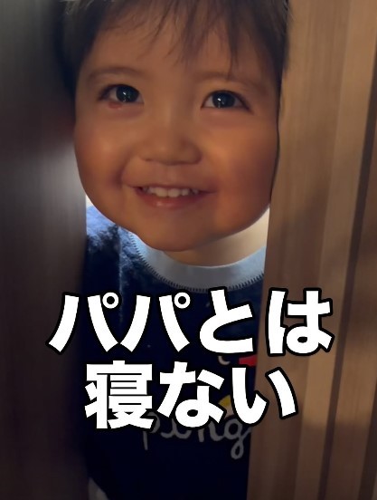 「パパとは寝ない」突然の塩対応…！？（提供：@hyu.mogmogさん）
