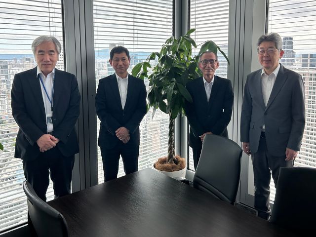 191849 のぞみ税理士法人1 会議中