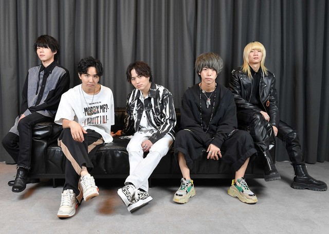 Novelbright（2021年、中央が竹中雄大さん）