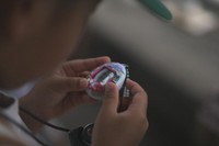 すぐ飽きると思いきや、せっせとお世話をしていた息子さん 画像提供：ayanoさん
