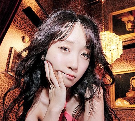 伊織もえ 「週刊SPA!」（扶桑社）2026年2月24日・3月3日合併号より＝撮影／彦坂栄治 ヘアメイク／中村未幸 スタイリング／SHOCO 協力／bar FLOWERS