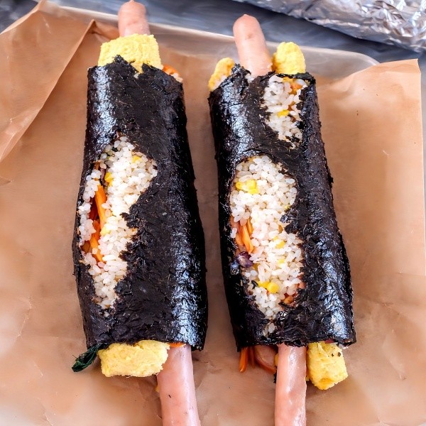 韓国のキンパ。くつしたちゃんの被毛の色合いにそっくり！？（画像提供：信楽焼たぬきのくつしたさん）