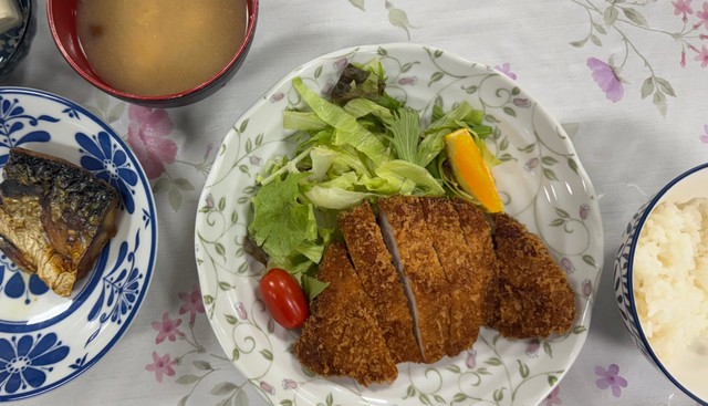 実際に東幸海運の船舶で提供されている食事（東幸海運株式会社提供）