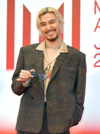 人気イラストレーター・マツオヒロミ氏が公式グッズを手がけたシンガー・ソングライターの藤井風