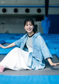 「B.L.T.2025年10月号」ローソンエンタテインメント購入特典ポスター【小坂菜緒（日向坂46）】（表）