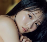 岸みゆ2nd写真集「ME/YOU」 メイキングDVD付き限定表紙版（東京ニュース通信社刊）撮影／横山マサト