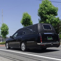 霊柩車　※画像はイメージです（xiaosan/stock.adobe.com）