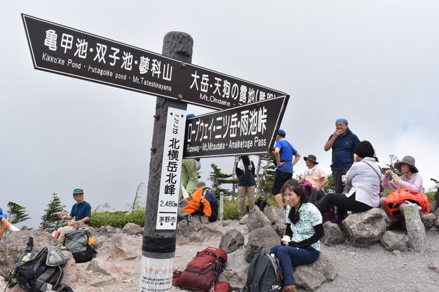 3年ぶり「山歩き会」 標高2480メートルの北横岳を満喫│朝日新聞Re