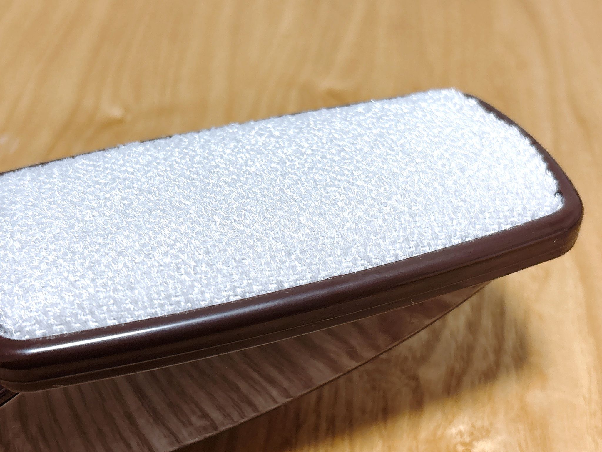 これは名案！ 100均の「ほこり取りブラシ」をお掃除スペシャリストが
