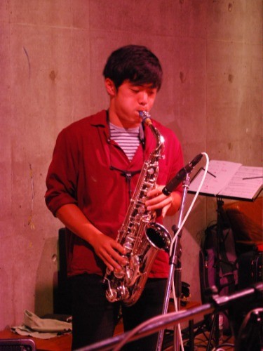 サックスの辻勇大さん。Just A Two Of Us　しびれる音色でした