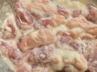 ヨーグルトの成分でむね肉も柔らかい食感に※画像はイメージです（PhotoAC）


