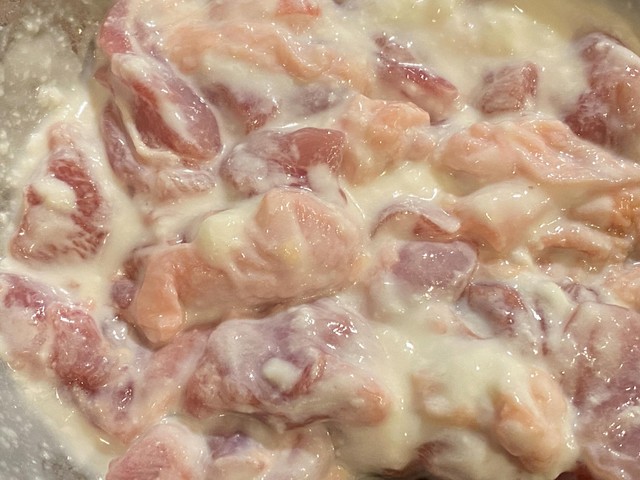 ヨーグルトの成分でむね肉も柔らかい食感に※画像はイメージです（PhotoAC）


