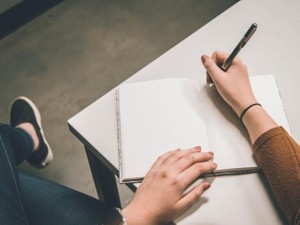 見失った夢を取り戻したくて、スマートフォンのメモに言葉を綴る