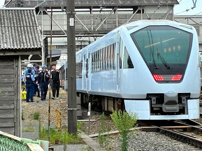 Photo: Asahi Four railway workers die after being struck by limited-express train in Tochigi