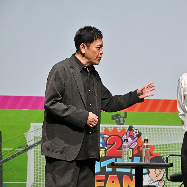 リアルイベント「ウイコレ FAN TOURNAMENT」に登場した有田哲平（左）と山崎弘也