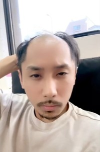 ウィッグを外したノゾエさん／かつらニキ（ノゾエタカシ）さん（@katsuraniki）提供