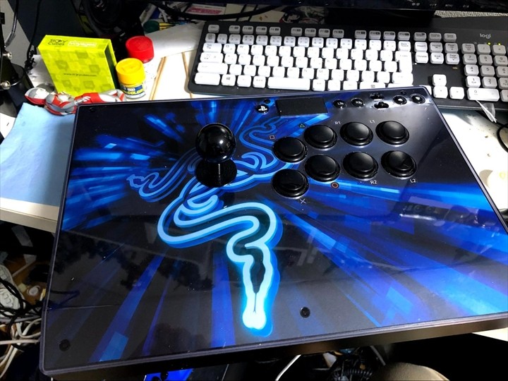 格ゲーパッド勢は天面6ボタン搭載の ファイティングコマンダー がなじむかも Gameクロス
