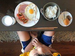 夫に「主夫」になってもらうのか、家政婦を雇うのか　女性特派員が至った決断