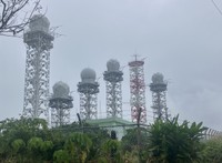 遠くからでも見える自衛隊基地のレーダー施設