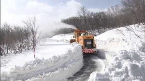 蔵王エコーライン　４月の開通に向けて除雪作業が始まる