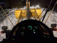 「雪の苦労を知っていれば真夜中の除雪ですらありがたくて申し訳ない」「子どもの頃、除雪車が轟音を立てて雪をかきながら姿を現したら大喜びした」というコメントも（画像提供：雪国の外構屋Kさん）