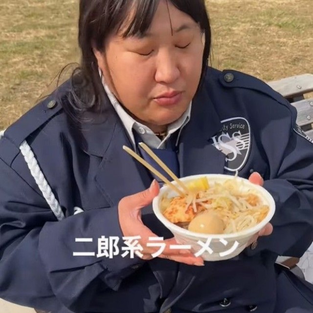 ランチは、二郎系ラーメン！？（「部下が110kg女子」さん提供、Instagramよりキャプチャ撮影）