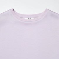 Tシャツのようなシルエットと襟ぐりで、カジュアルに着こなせる（提供画像）