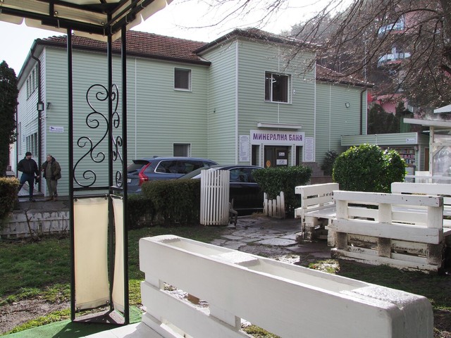 思ったよりも屋外の敷地は広い