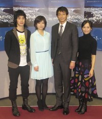（左から）渡辺大知、南沢奈央、吉田栄作、奥貫薫＝2012年