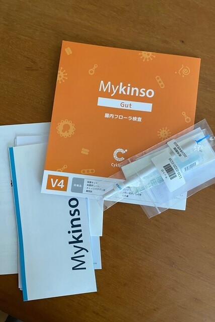 腸内フローラ検査を体験 便をすくい取り、郵送しました