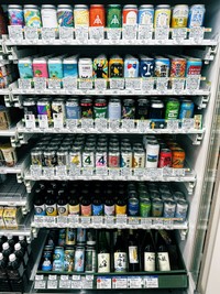 クラフトビールの品揃えに力を入れている江田島中央店（セブン-イレブン江田島中央店店提供）