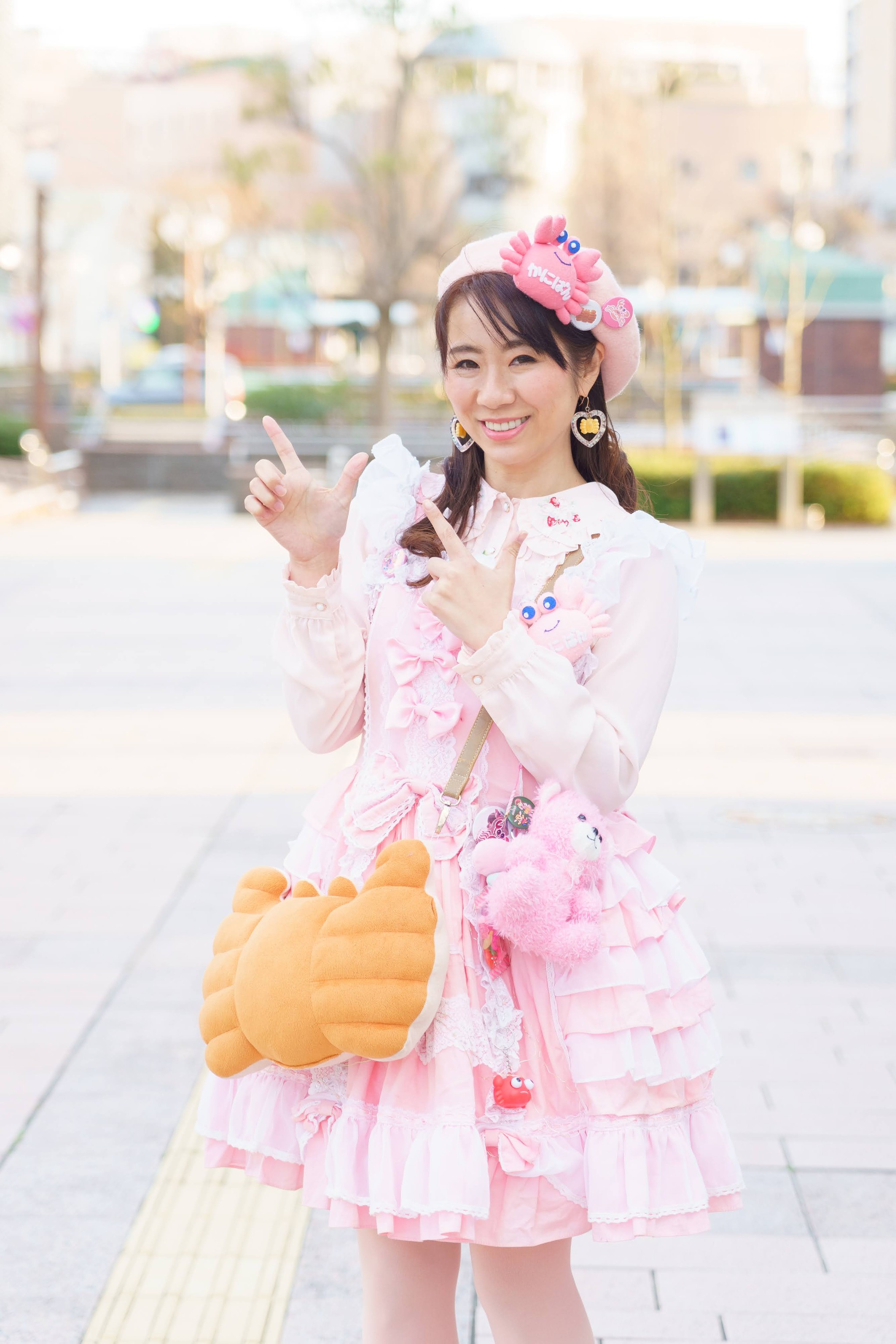 パン売り場に異変 愛されロングセラー「かにぱん」どこに消えた