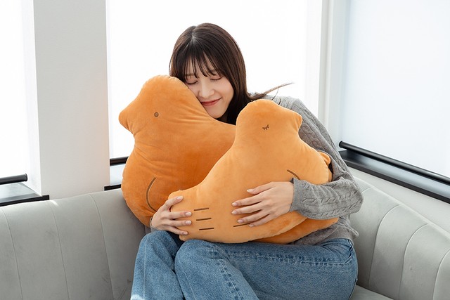 「鳩ッション」（小3000円、大6000円）は抽選制で、店頭引き取りのみ（提供）