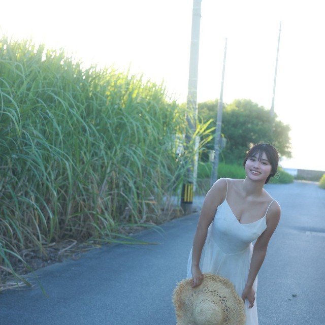豊島心桜 デジタル写真集「夏、ごちそうさま。」(ワニブックス)より＝撮影・中山雅文