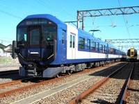 近鉄名古屋線などで活躍する1A系（報道公開から）